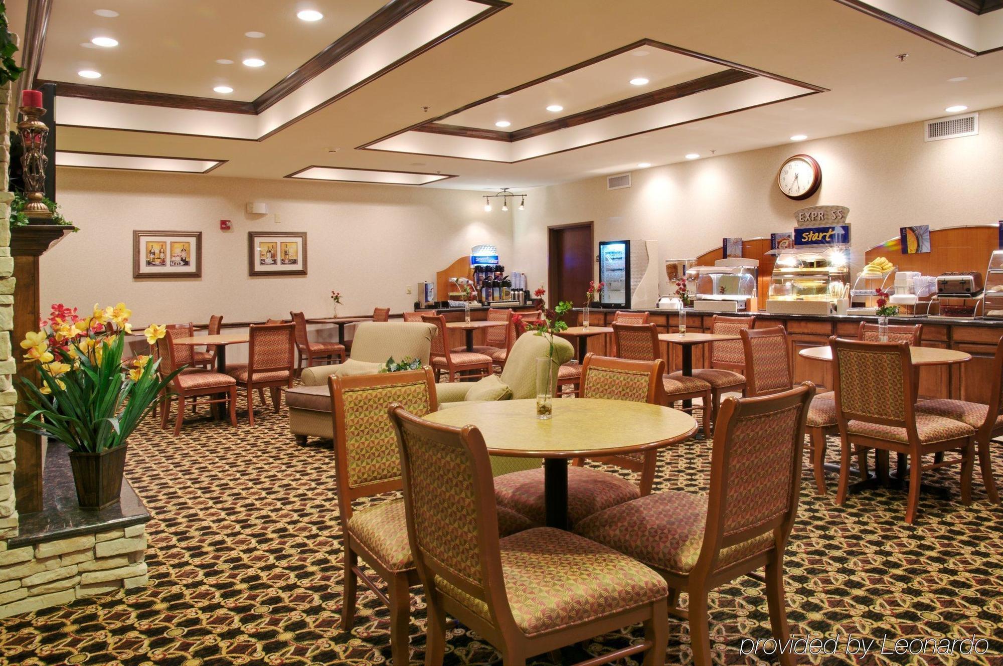 Holiday Inn Express Hotel & Suites Center, An Ihg Hotel Restaurant photo